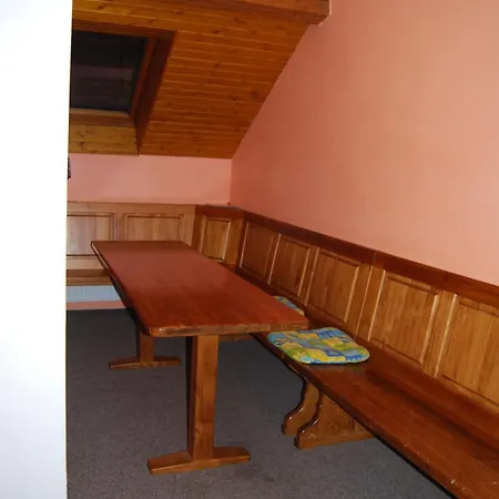 Πανσιόν U Mojmira *