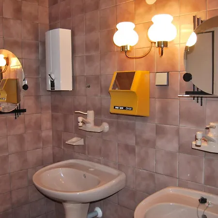 招待所 乌莫伊米拉退休金酒店 3*