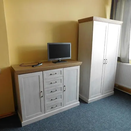 乌莫伊米拉退休金酒店 招待所 捷克布杰约维采